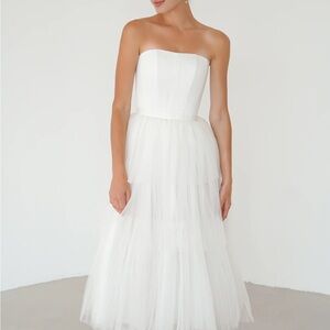 Elegant White Strapless Dress